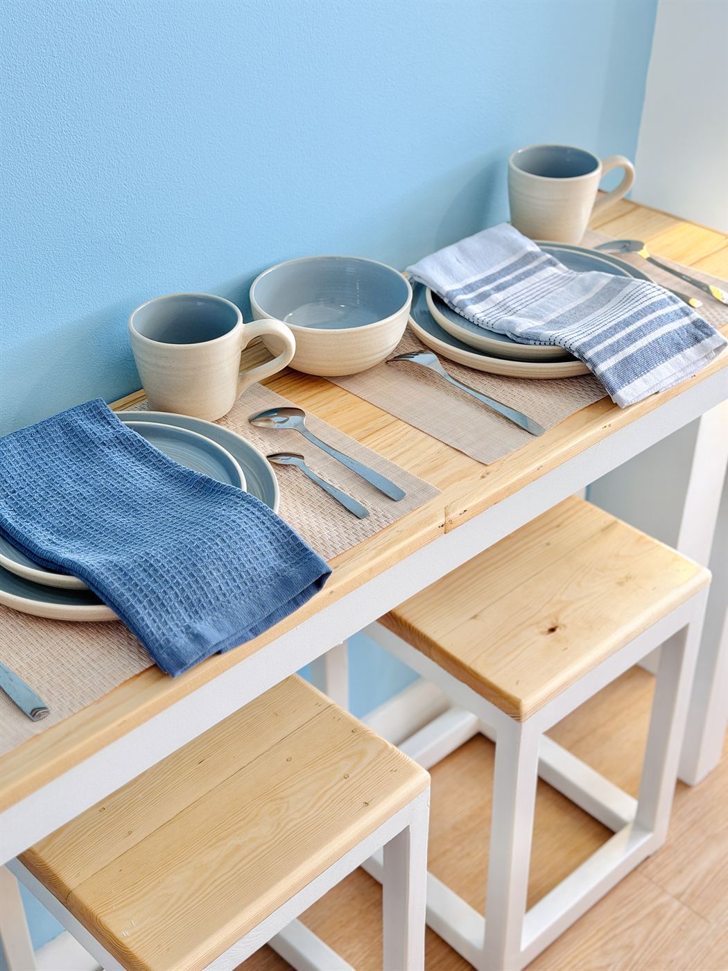 Dining table setting